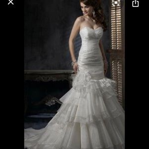 Authentic Maggie Sottero Destiny Mermaid gown 6/8